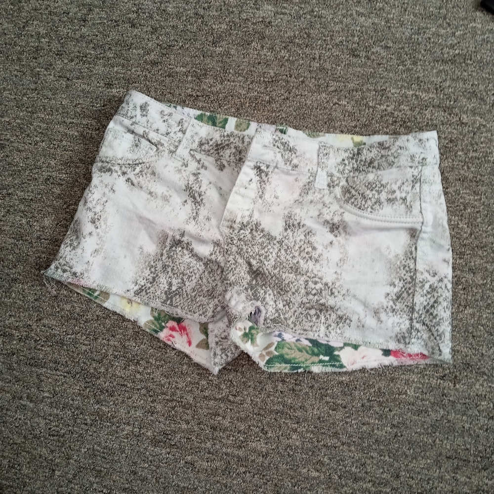 New snakeskin denim shorts size 7